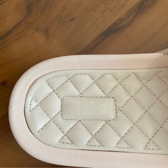 APL Lusso Slides - Picture 9 of 10